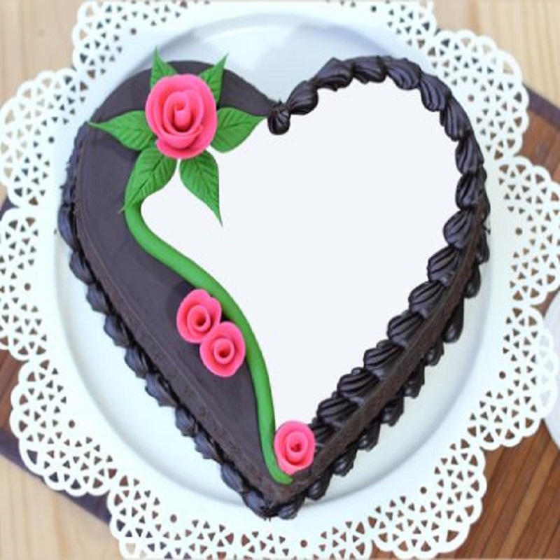 Chocolate with pink rose decor cake